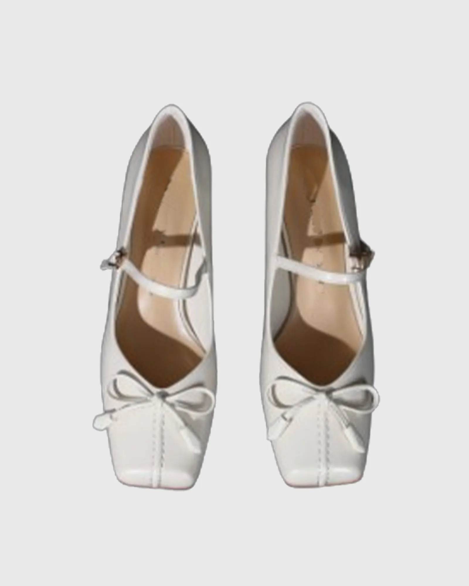 Donatella Bow Leather Pumps In White