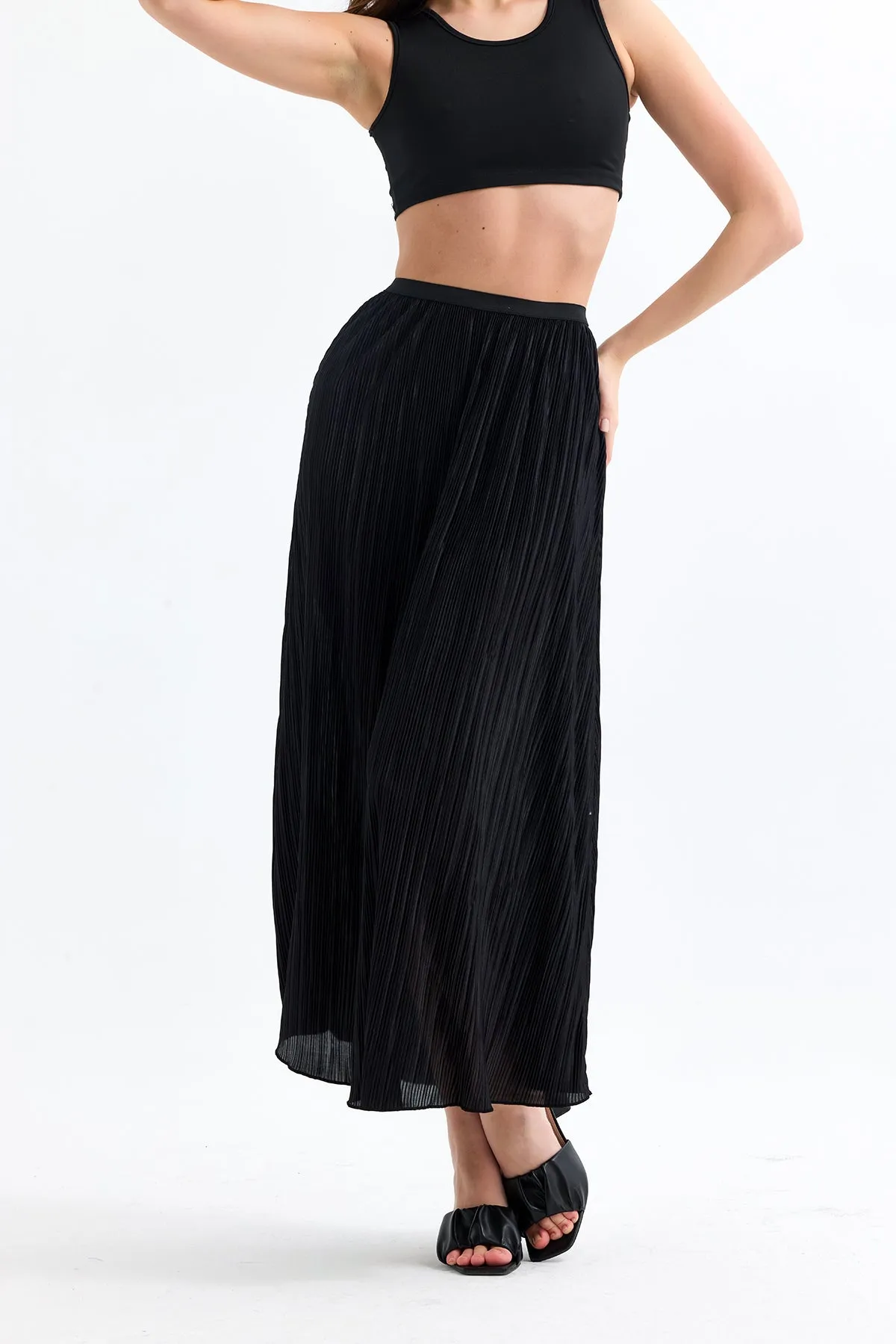 Elegant Pleat Midi Skirt in Classic Black
