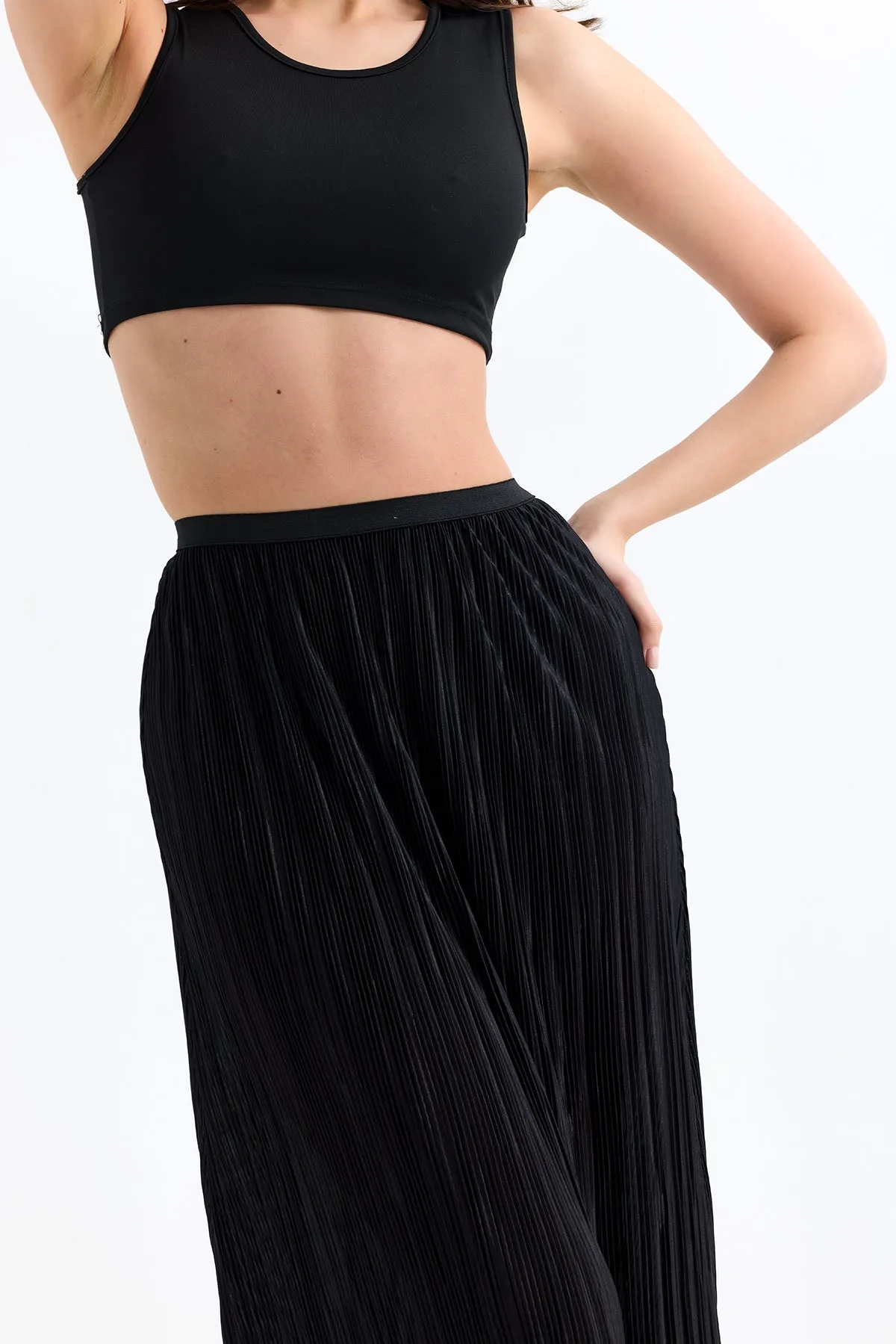 Elegant Pleat Midi Skirt in Classic Black