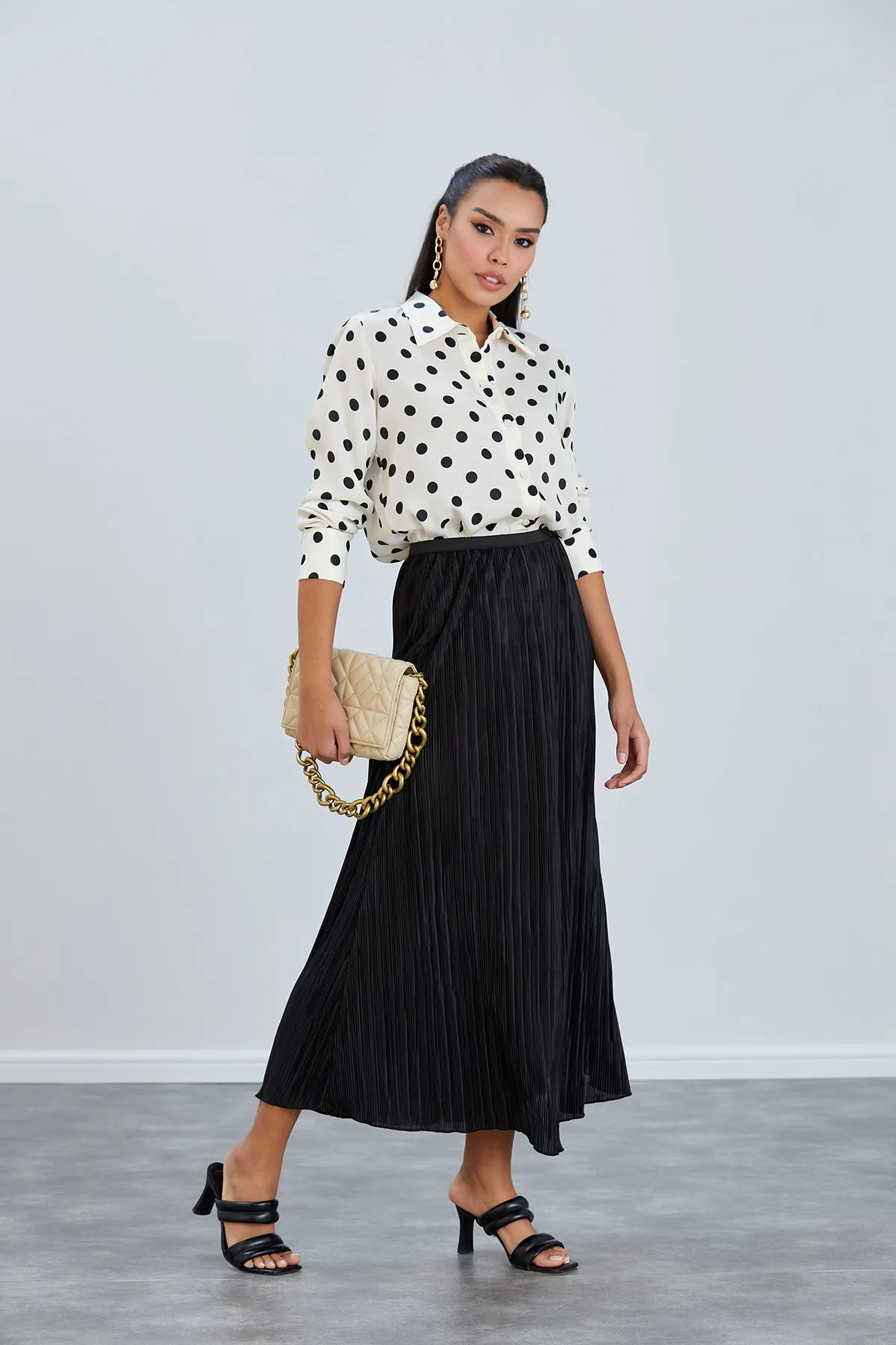 Elegant Pleat Midi Skirt in Classic Black