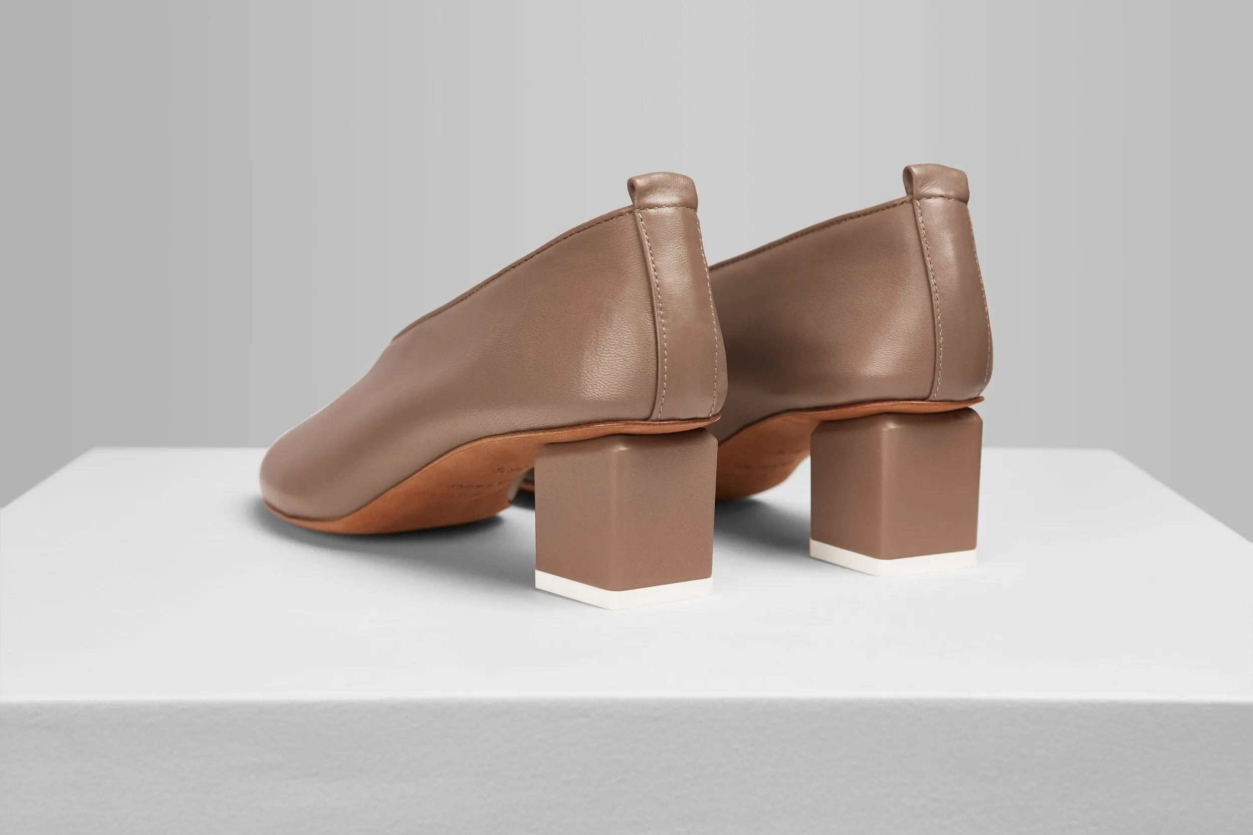 Mildred Classic in Taupe
